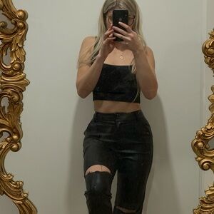 Chic Black Crop Top and Ripped Jeans